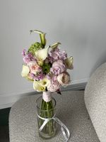 Свадебный букет из пионов, калл, маттиолы и кустовых пионовидных роз