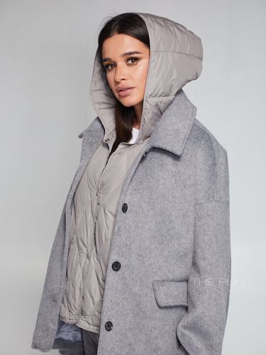 Серое пальто-пиджак с утепленным жилетом