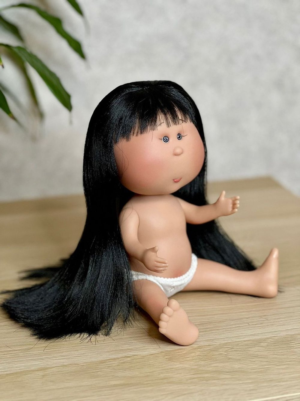 Кукла Nines виниловая 30см MIA без одежды (3000W13)