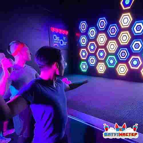 Интерактивная световая стена «Неосоты», с сенсорными шестигранниками