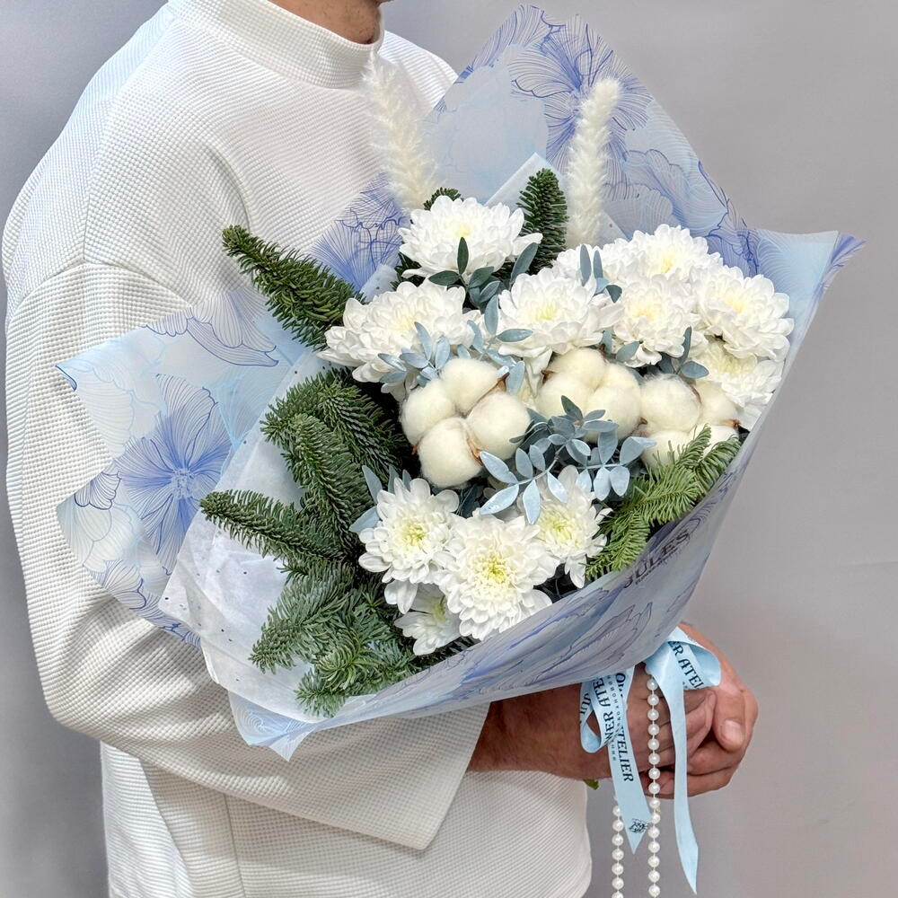 «Снежный пух» букет из ели (нобилиса) хризантемы и хлопка