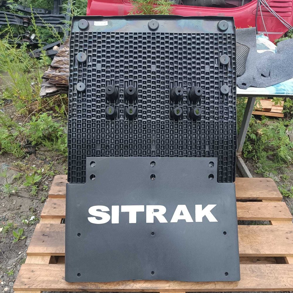 Внутренний брызговик крыла заднего моста SITRAK C7H WG9925955004
