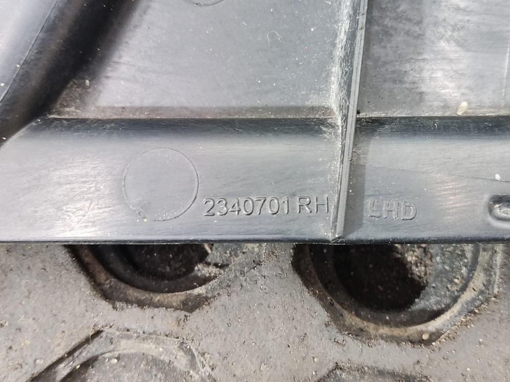 Панель стеклоочистителя правая 2020 г.