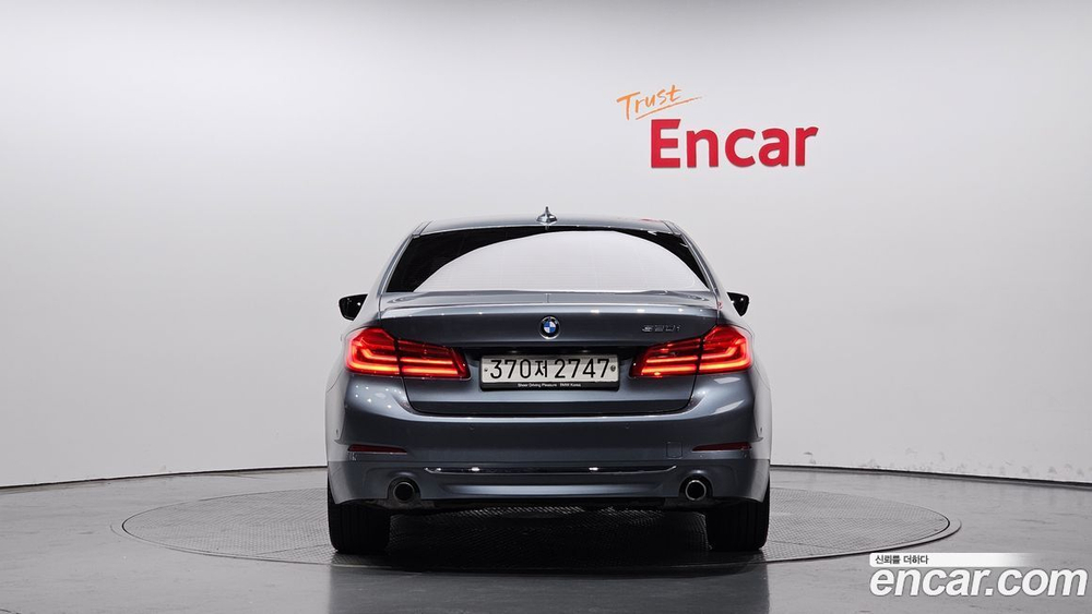 BMW 5 Series (G30) 520i Luxury (08.2019)