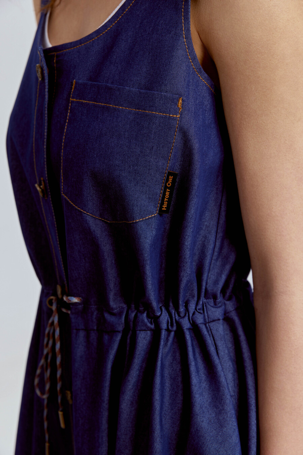 Платье без рукавов из денима