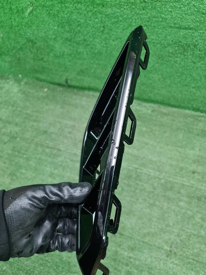 Накладка переднего бампера RH VW Teramont (21-нв)