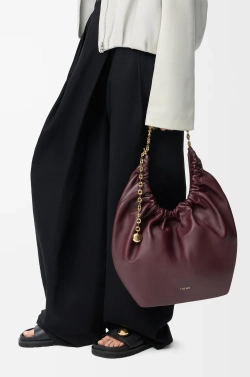 Loewe Средняя сумка-мешок Squeeze из мягкой кожи ягненка наппа, бургунди