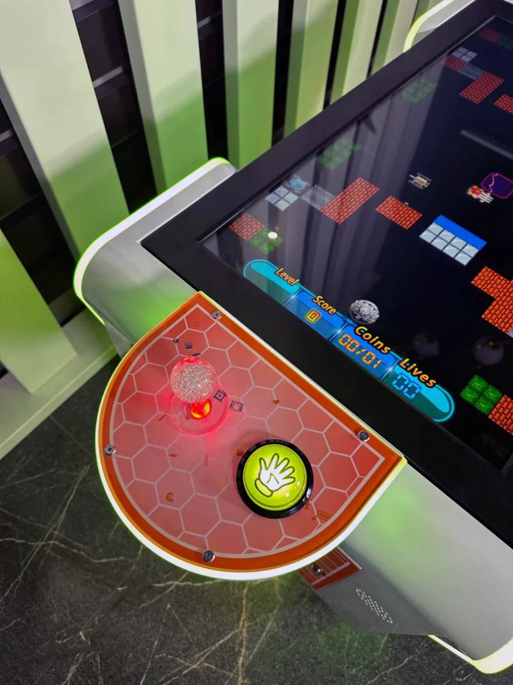 Детский игровой автомат с видеоигрой «Танчики»