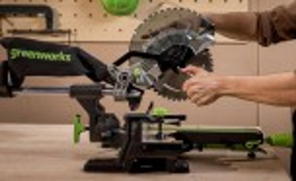 Пила торцовочная аккумуляторная GREENWORKS GD24MS216 24V, б/щ, 4800 об/мин, АКБ 4Ач и ЗУ 1501707UB