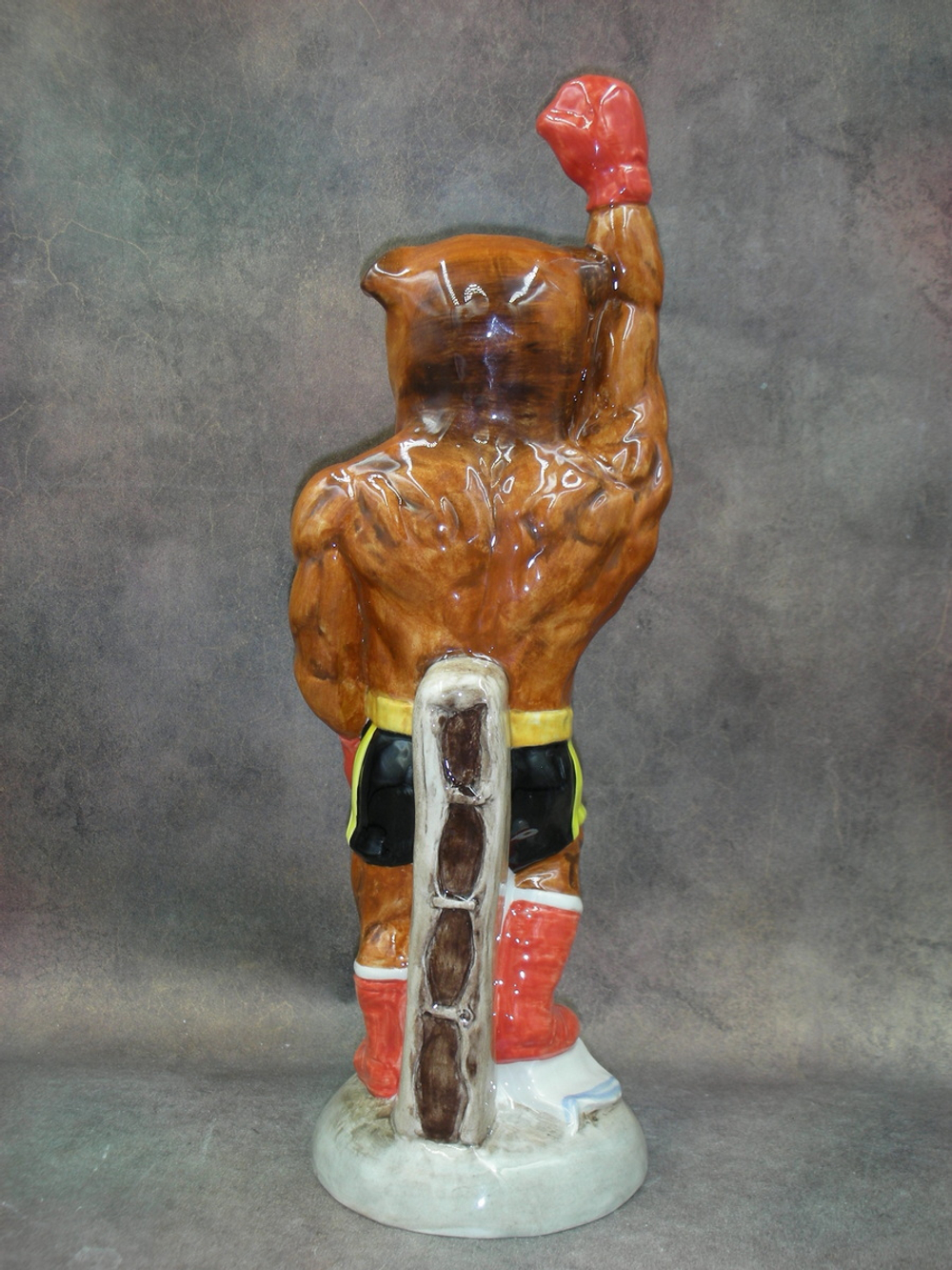 Статуэтка. Фарфор. Собака Бульдог боксёр. Англия