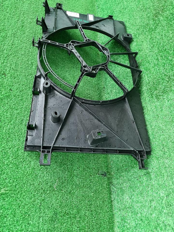 Диффузор вентилятора Lexus UX (2018-н.в.)