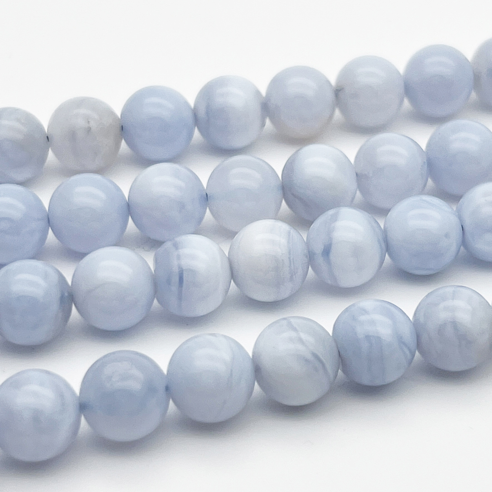 Агат голубой бусины ("Сапфирин"), диаметр около 8,3-8,5 мм, цена за 11 шт (1/4 нити)