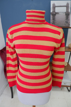 Свитер с шерстью 44 размер