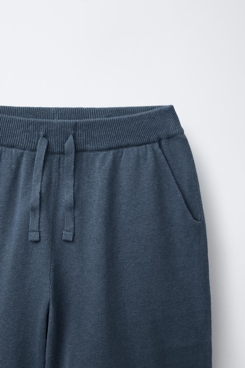 ZARA ТРИКОТАЖНЫЕ ШОРТЫ ИЗ СМЕСОВОГО ЛЬНА, ЗЕЛЕНОВАТО-СИНИЙ