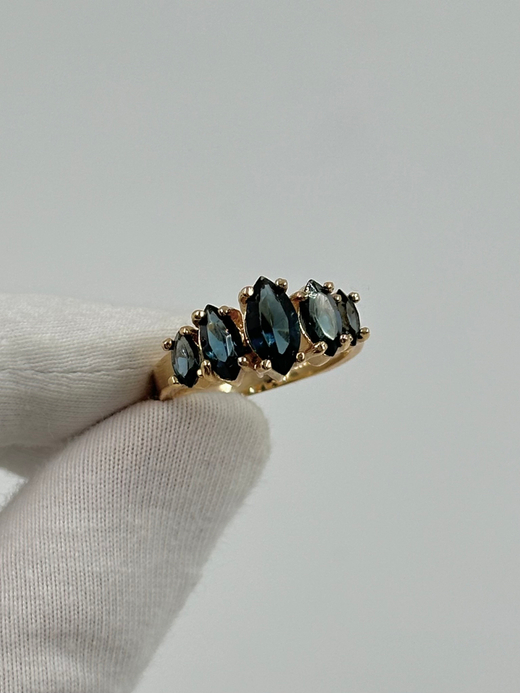 Кольцо с синими кристаллами