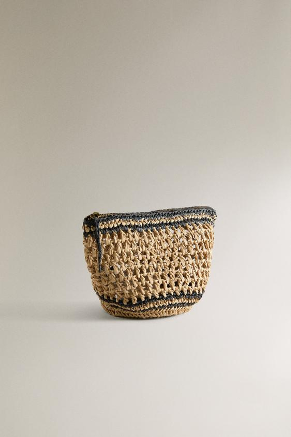 ZARA HOME ПЛЕТЕНАЯ БУМАЖНАЯ СУМКА-КЛАТЧ, ДВУХЦВЕТНЫЙ