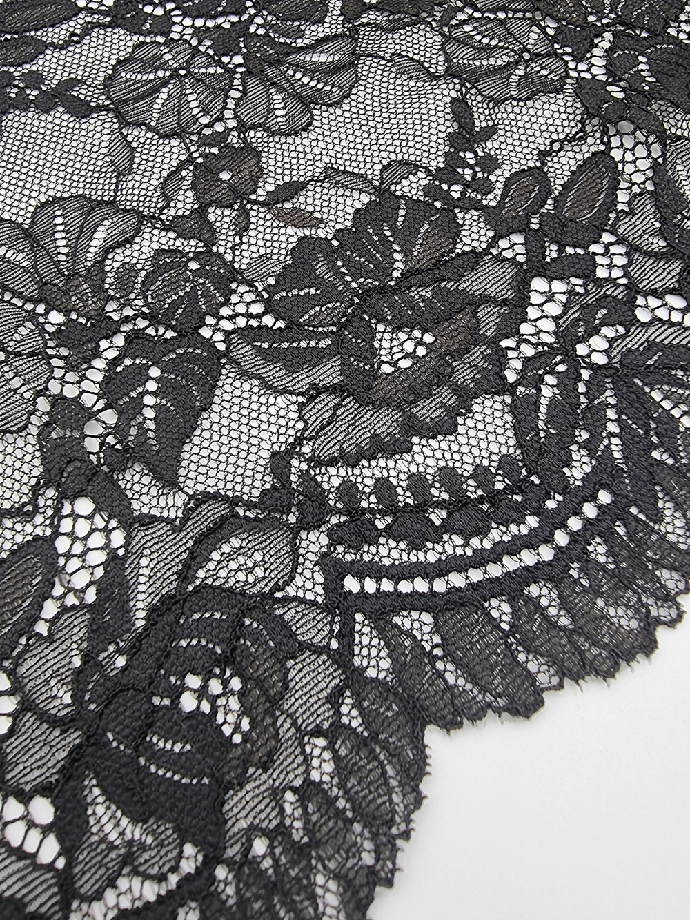 Кружево эластичное черное с зеленоватым отливом КС83 (23 см)