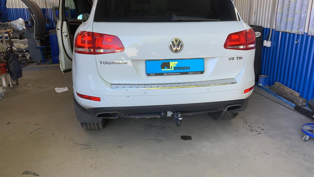 Фаркоп для Volkswagen Touareg, Audi Q7, Porsche Cayenne 2002-2018 Тип шара: A. Нагрузки: 3500/140 кг, AU 05