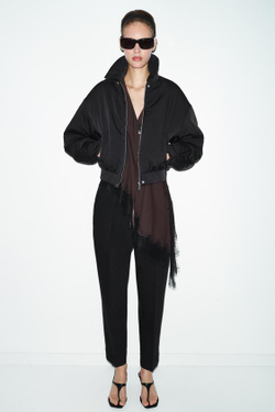 ZARA БРЮКИ С ЗАЩИПАМИ И ОТВОРОТАМИ СНИЗУ, ЧЕРНЫЙ