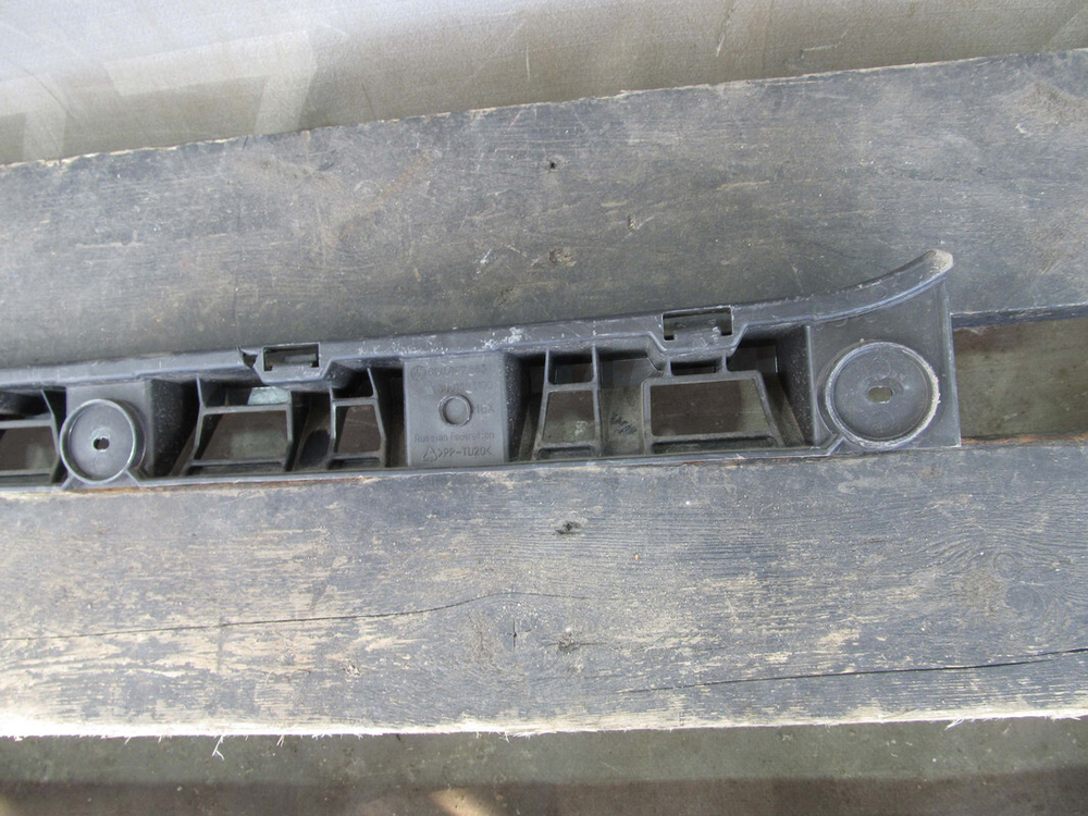 Кронштейн заднего бампера VW Polo 5 sedan 09-20 Б/У Оригинал 6ru807863