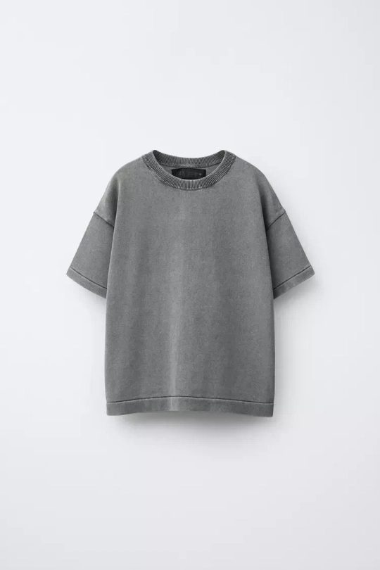 ZARA ФУТБОЛКА ИЗ ТКАНИ С ЭФФЕКТОМ ПОТЕРТОСТИ, СЕРЫЙ