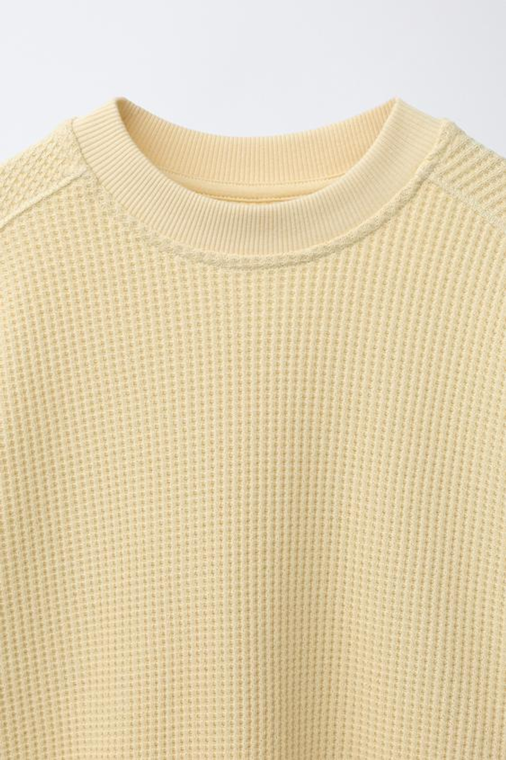 ZARA ФУТБОЛКА ИЗ ВАФЕЛЬНОЙ ТКАНИ, ЦВЕТ СЛИВОЧНОГО МАСЛА