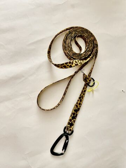 Поводок для собак из биотана 20 мм, 3 м , авиационный карабин с автоматической блокировкой, леопард 3 м