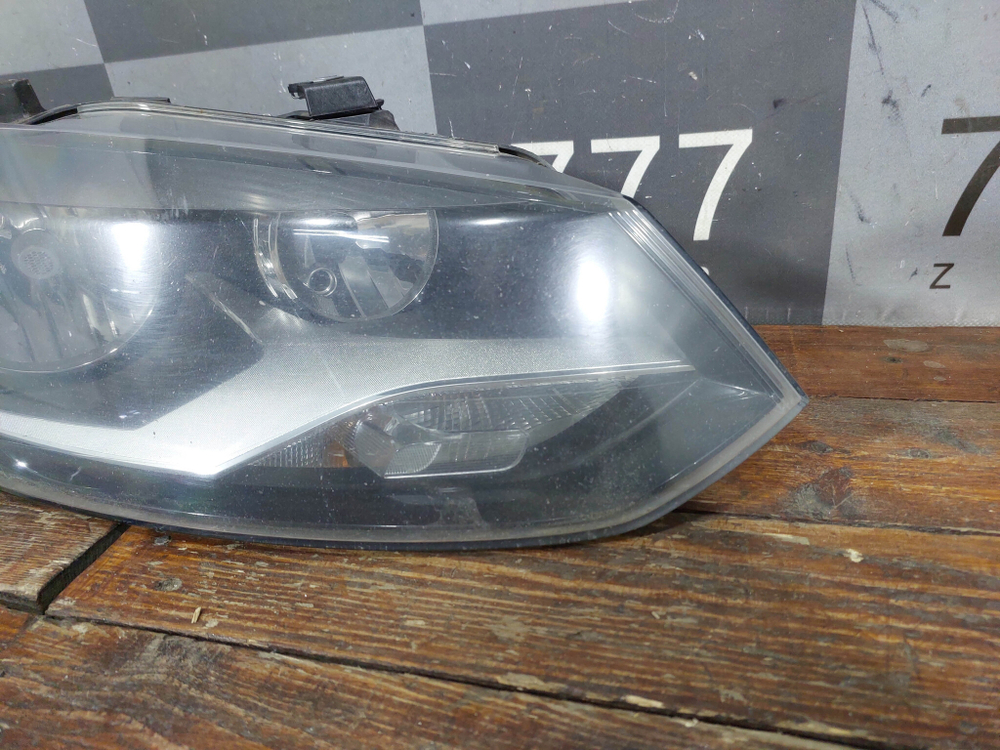 Фара правая галоген VW Polo 5 Sedan 5 15-20 Б/У Оригинал 6R1941008F