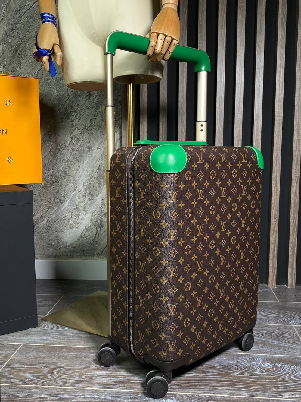 Чемодан Louis Vuitton