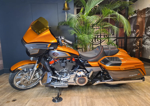 CVO Street Glide "Torched Orange CVO Tri-Tone" (2026)