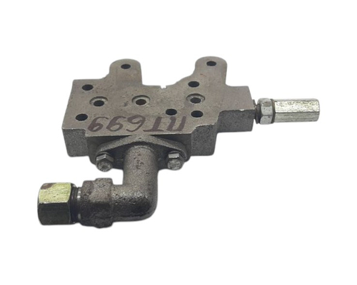 Крепление распределителя к гидробаку