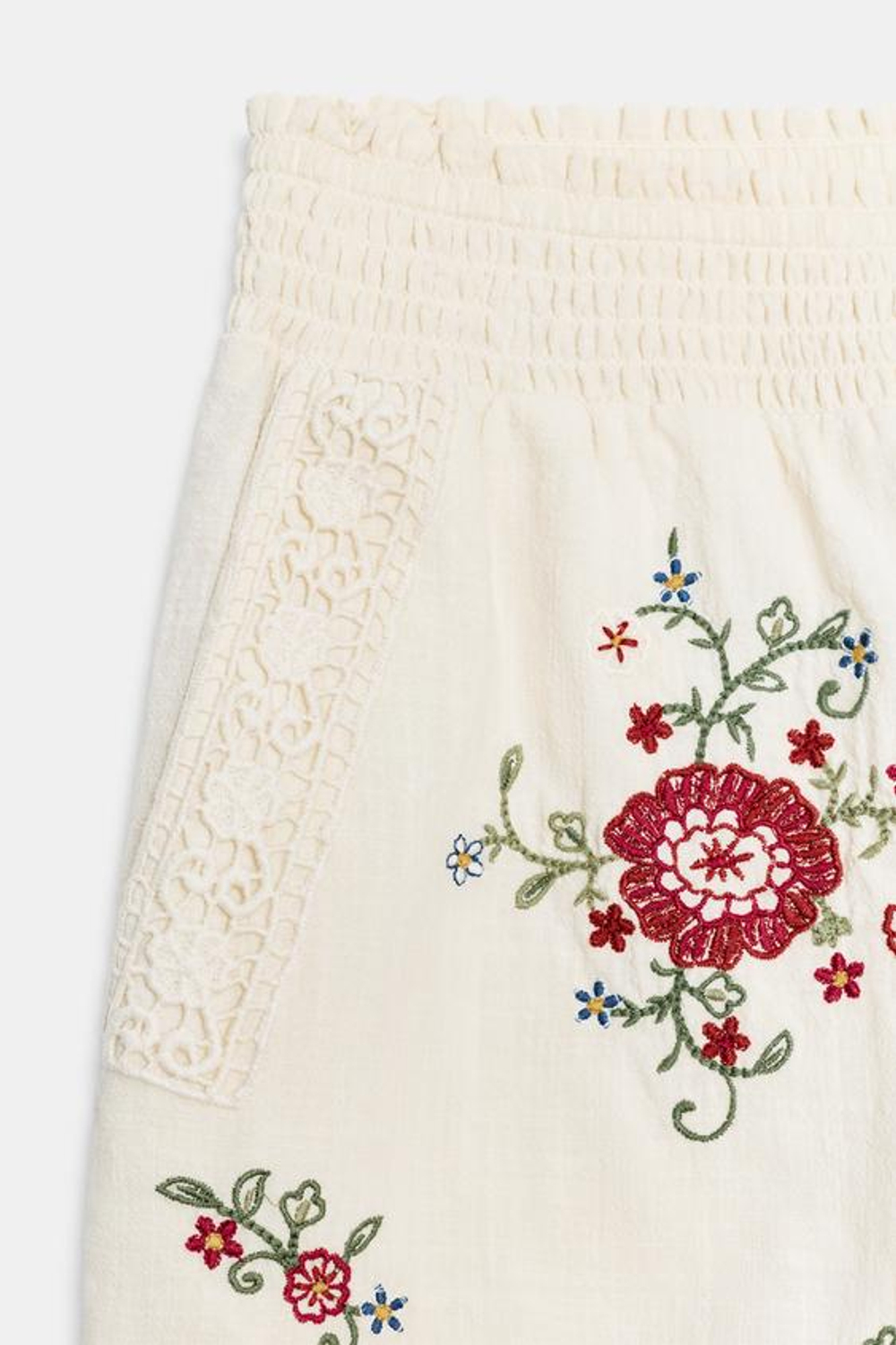 ZARA ШОРТЫ С ВЫШИВКОЙ ЦВЕТОВ, ЭКРЮ
