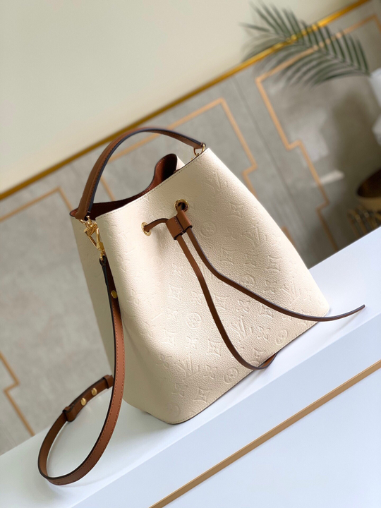 Louis Vuitton NeoNoe MM