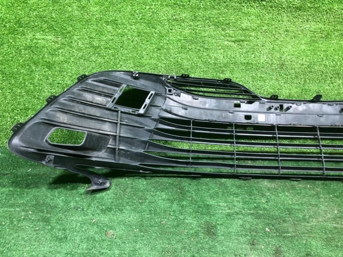 Решетка переднего бампера Toyota Camry xv70 17-21
