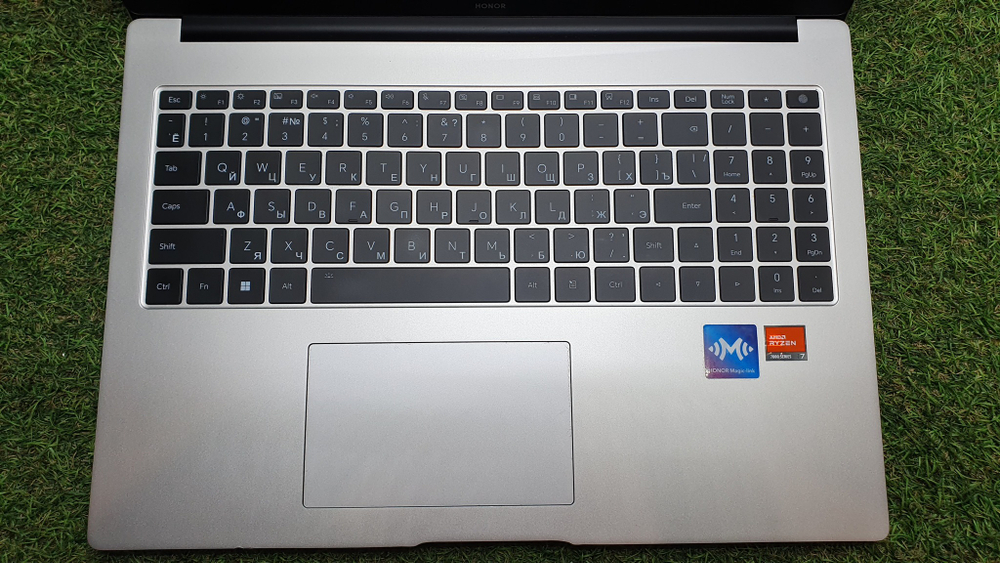 Ноутбук Honor Ryzen 7/16Gb/FHD