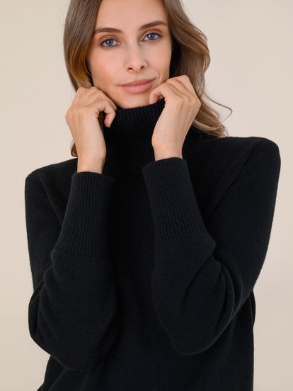 Женский свитер черного цвета из шерсти и кашемира - фото 3