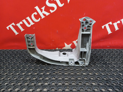 Кронштейн крыла переднего левого 2024г