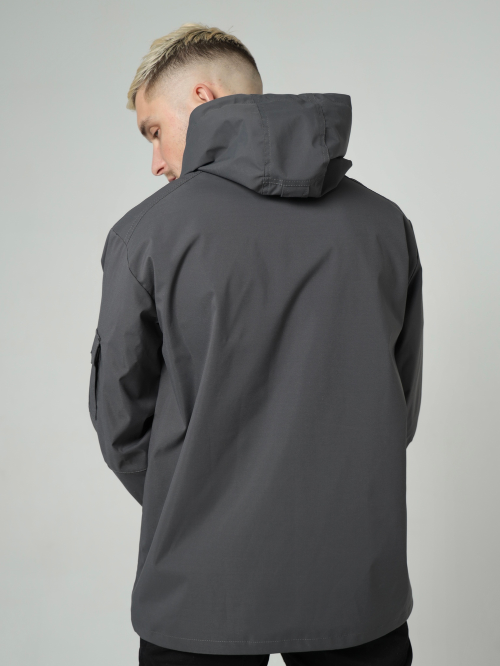Ветровка с капюшоном серая Город Горький