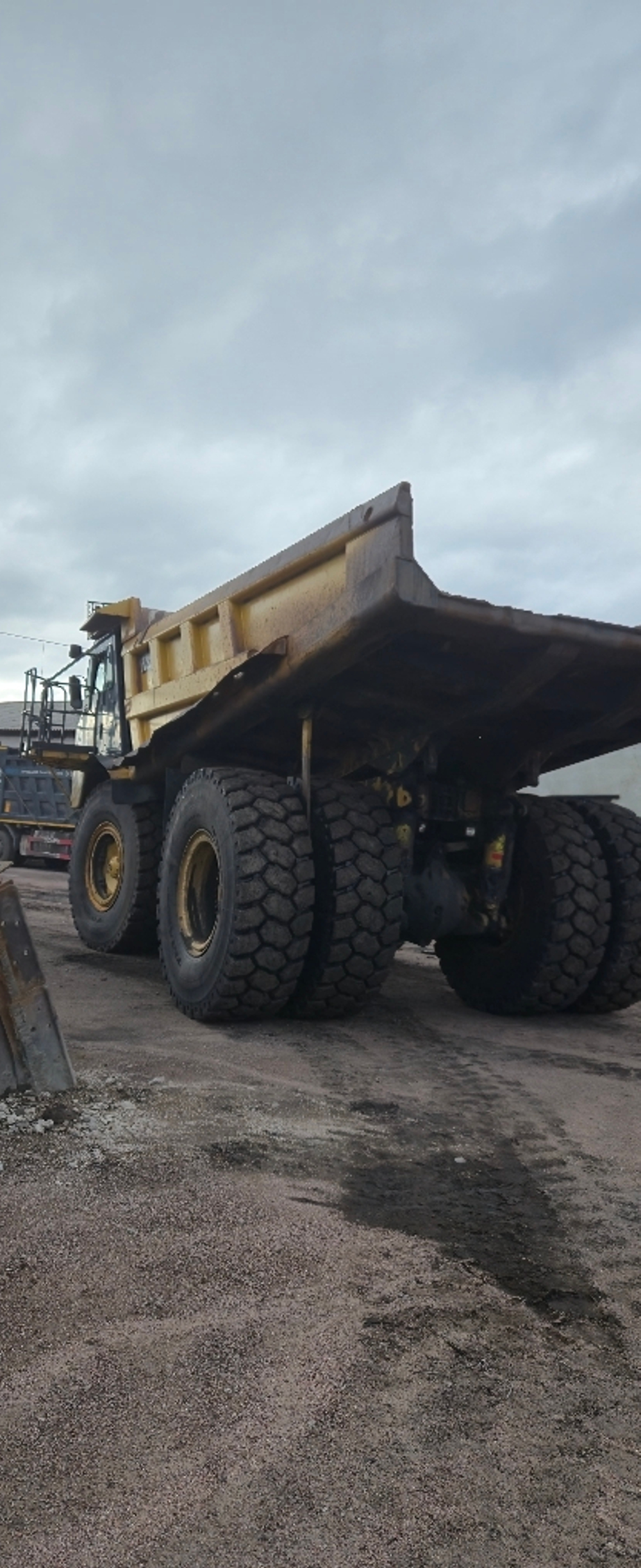 Caterpillar 773* Карьерный самосвал 773E (Дизельный, 27.0 л, 720 л.с. АТ)