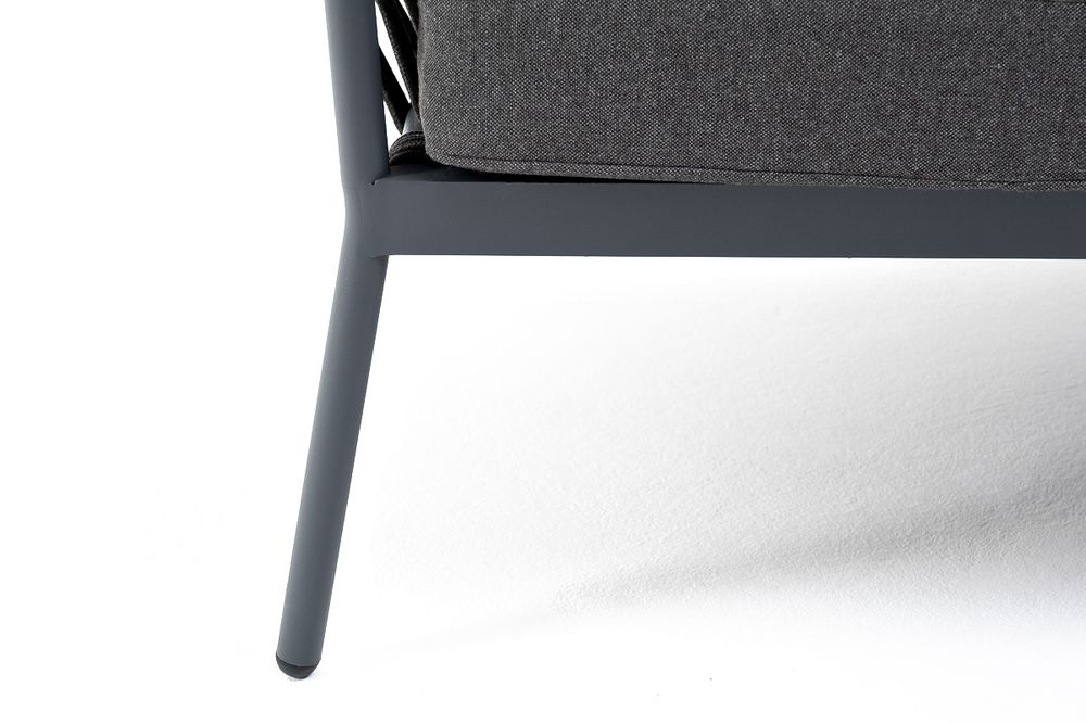 "Диего" диван 2-местный плетеный из роупа, каркас алюминий темно-серый (RAL7024) муар, роуп темно-серый круглый, ткань темно-серая 027