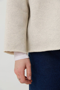 Объемный топ из серого футера