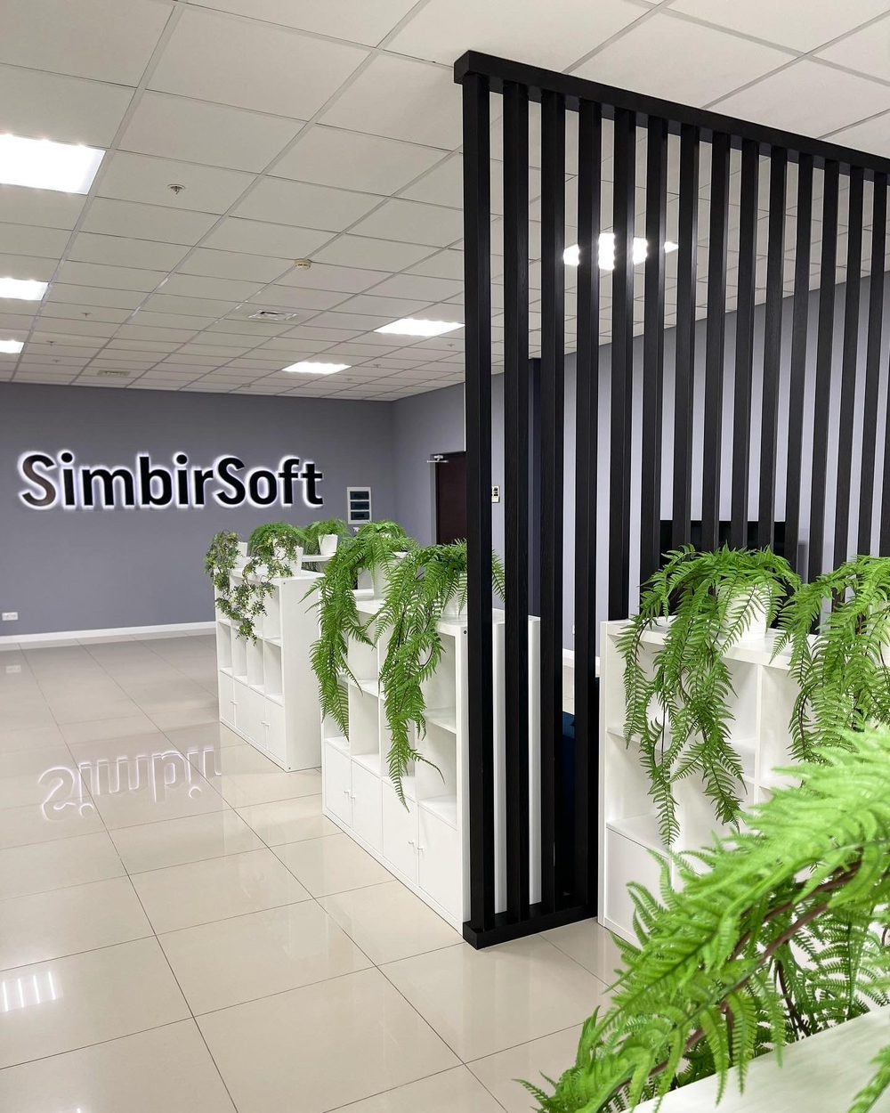 Озеленение искусственными растениями офисного пространства компании «SimbirSoft»