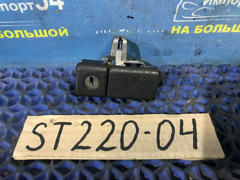 Бардачок пассажирский TOYOTA AVENSIS 2001
