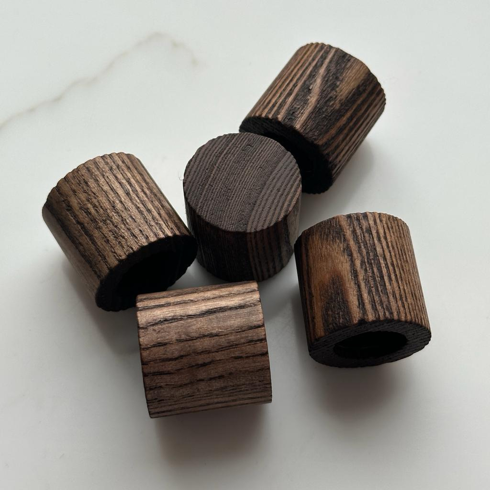 Колпачок CYLINDER 32, дерево, ЯСЕНЬ, внутренняя вставка черного цвета, цвет колпачка ШОКОЛАД - 1 ШТУКА