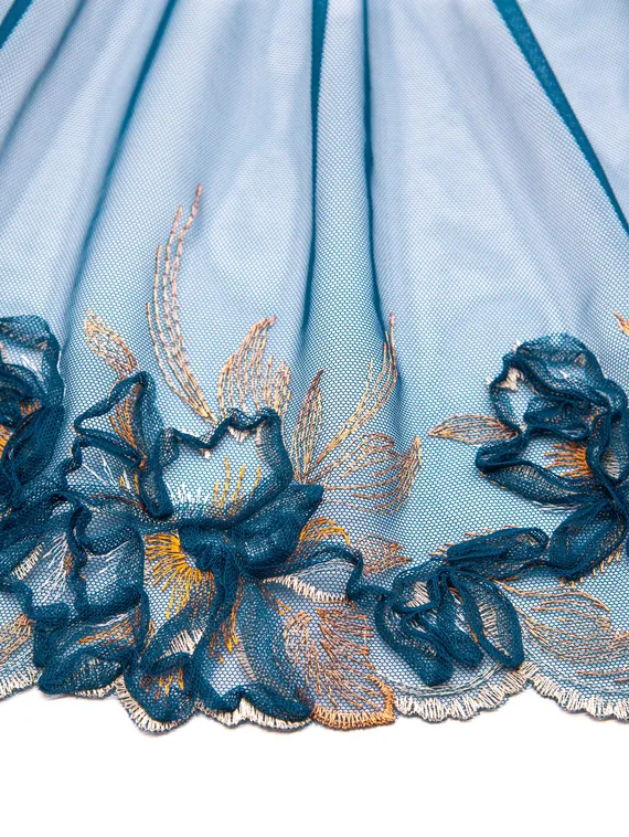 05-79 Вышивка на неэл. сетке 20 см, синий/телесный (левая)