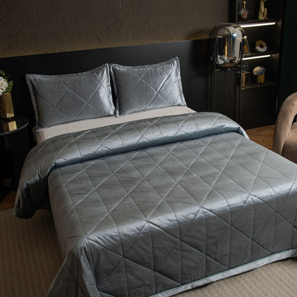 Велюровое покрывало в клетку с наволочками OVL039