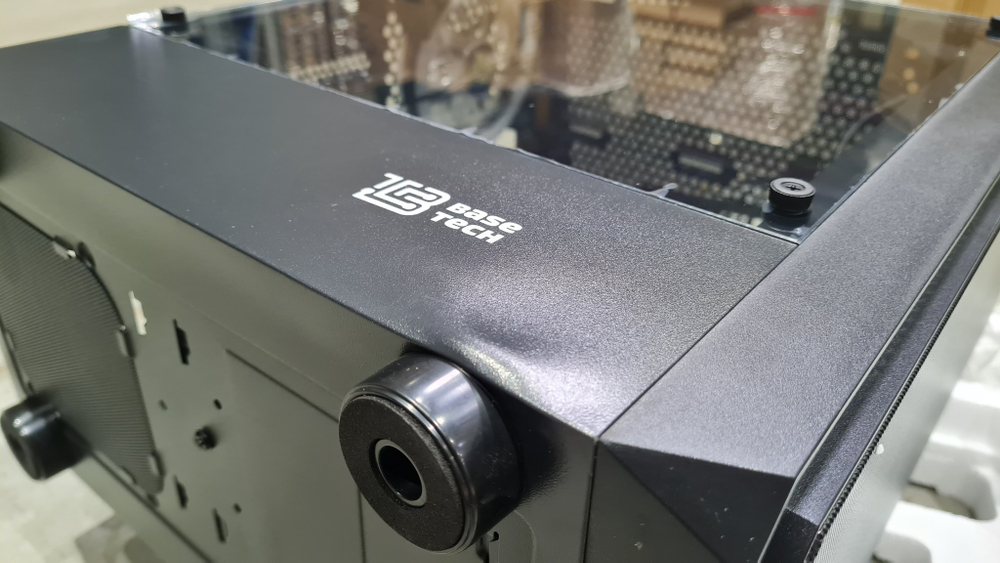 УЦЕНКА_Корпус BaseTech eXtreme GFX-03, Без БП, ATX, чёрный, 4xFRGB FAN, 2xUSB2, 1xUSB3, бок: закалённое стекло (RMA_BT-GFX-03-MESH-4F-RGB) {замятие на кожухе блока питания и дне}