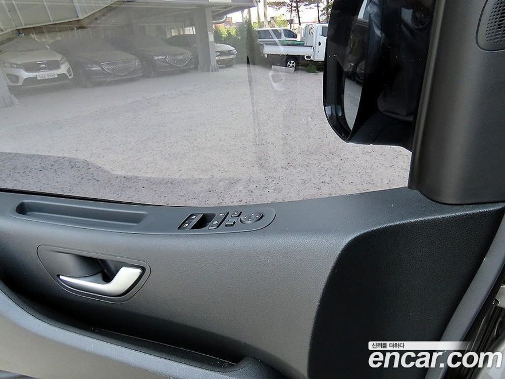 Hyundai Staria Cargo 3-х местный (10.2022)