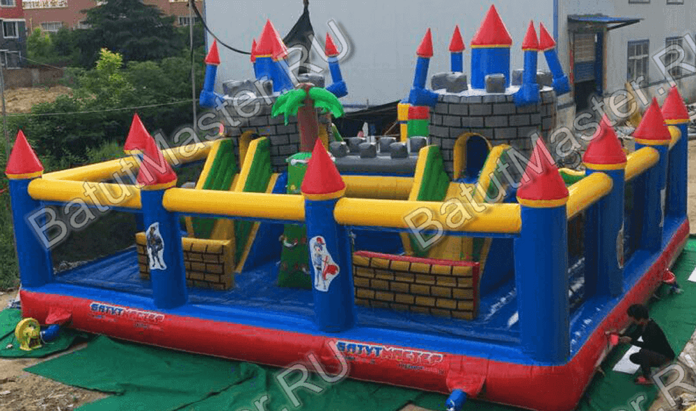 Большой надувной батут "Средневековье" 20*20*5 м