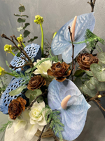 Композиция необычных цветов Лоо